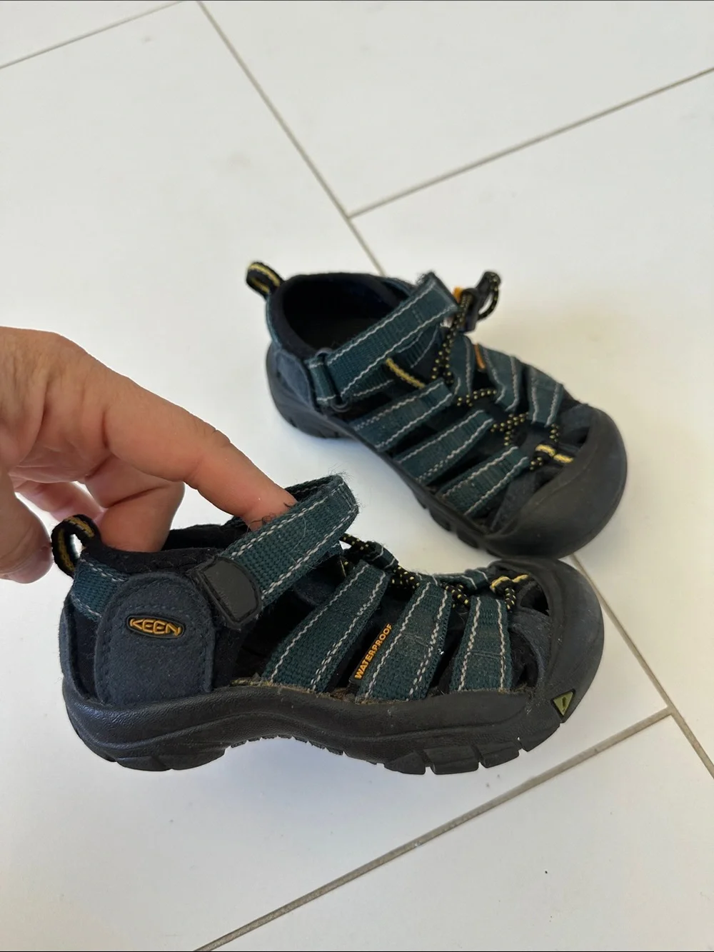 Keen Newport Kids Sandals in Teal and Black 10